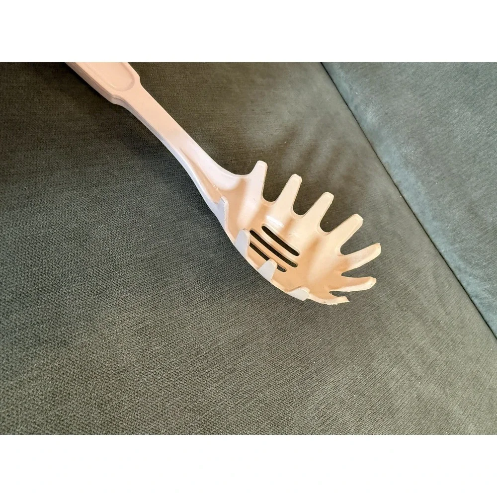 VINTAGE EKCO SLOTTED PASTA SPOON Dishwasher Safe USA almond Serving Utensil Food